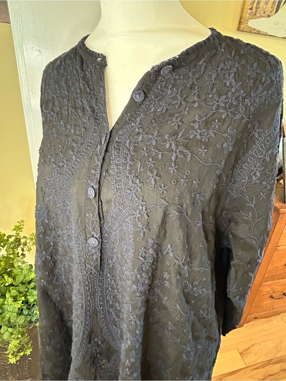 Johnny Was Navy Blue Floral Embroidered Henley Blouse Tunic Top Sz L - Picture 11 of 16